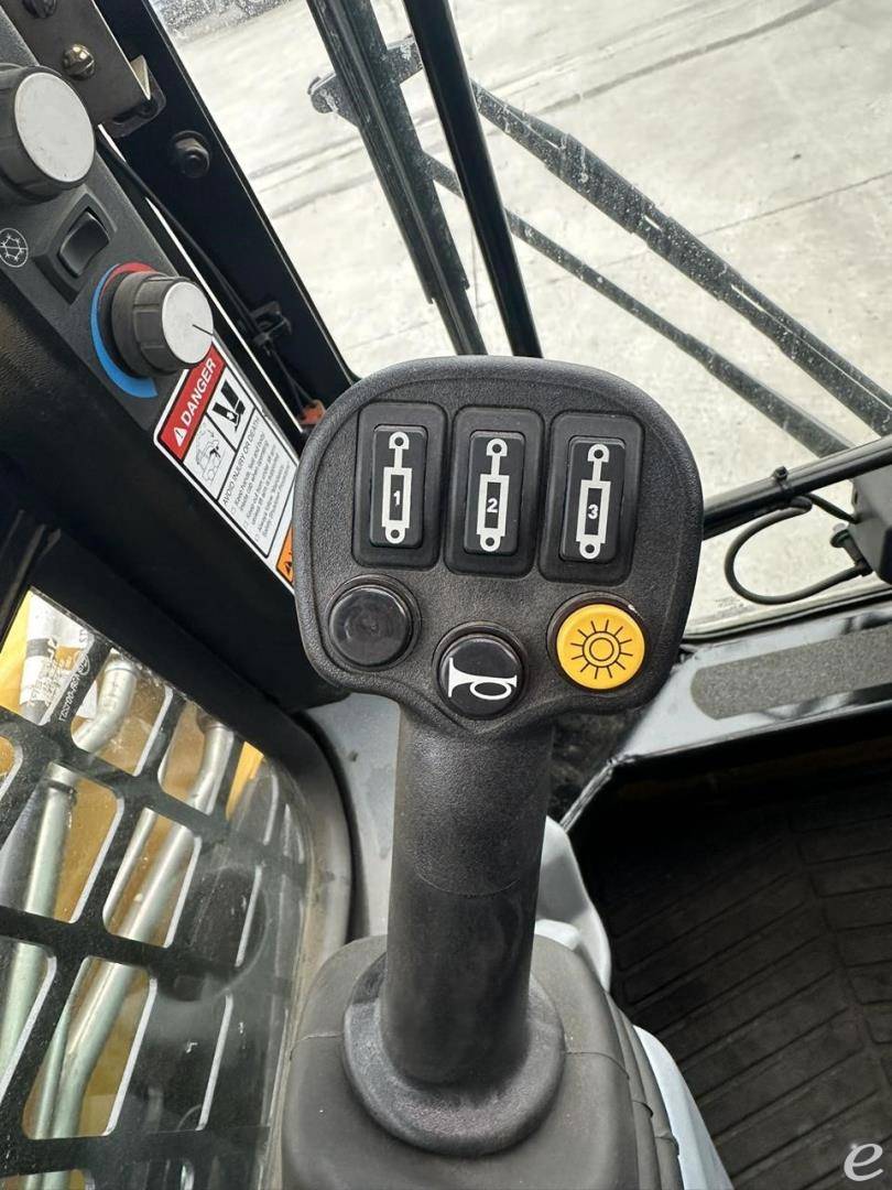 2024 Gehl V330
