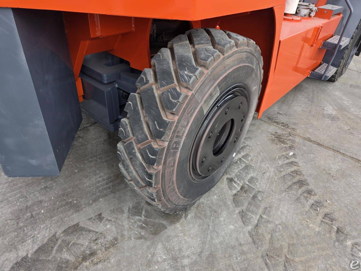 2012 Hoist Liftruck P360