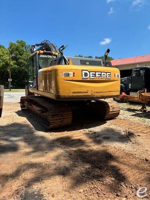 2015 John Deere 210G LC