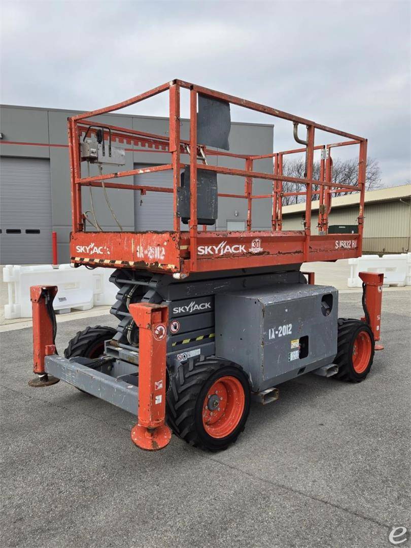 2015 Skyjack SJ6832RT Diesel Scissor Lift - 123Forklift