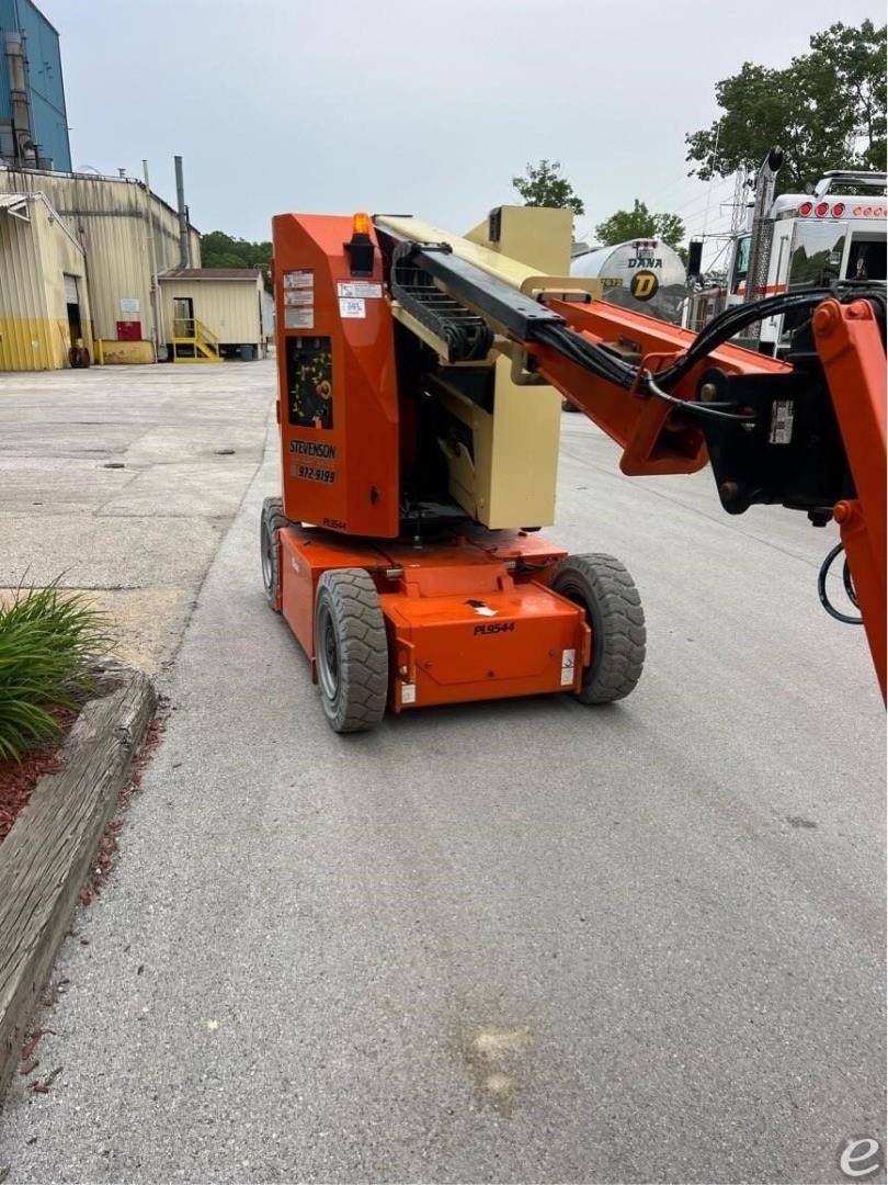 2015 JLG E300AJP