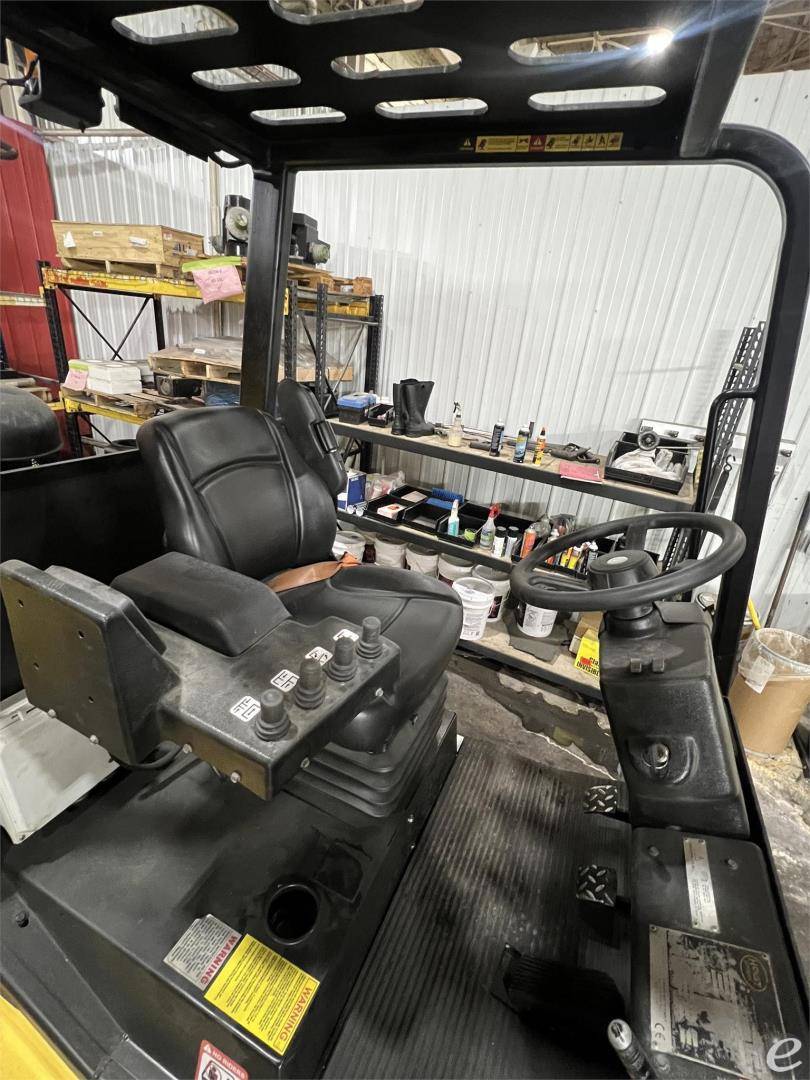 2012 Hoist Liftruck F300