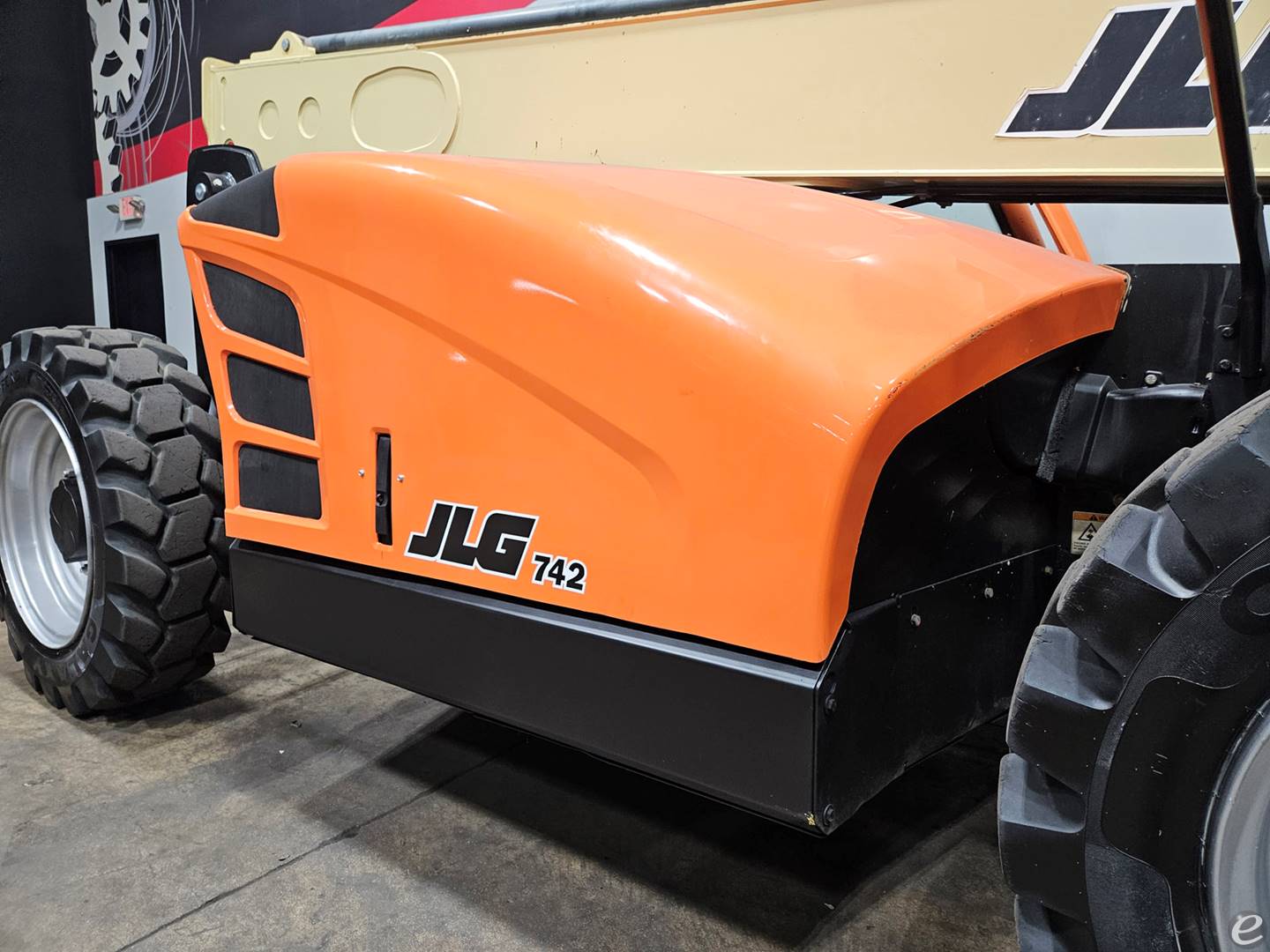 2019 JLG 742