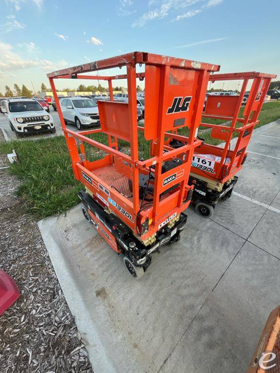 2022 JLG ES1330