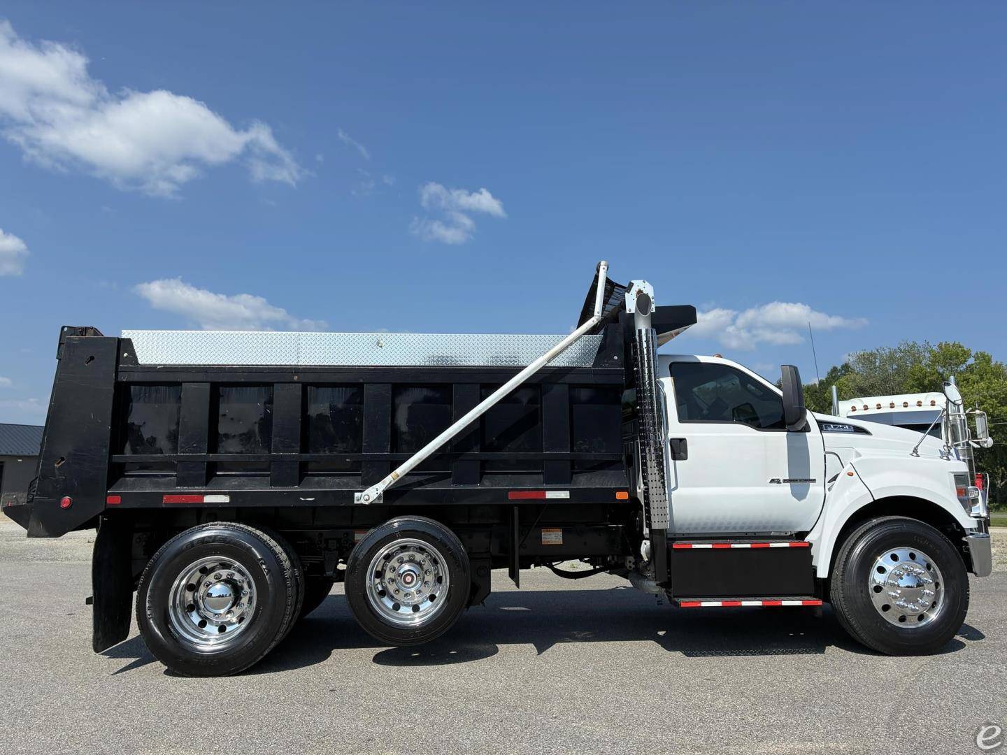 2019 Ford F750 XLT SD
