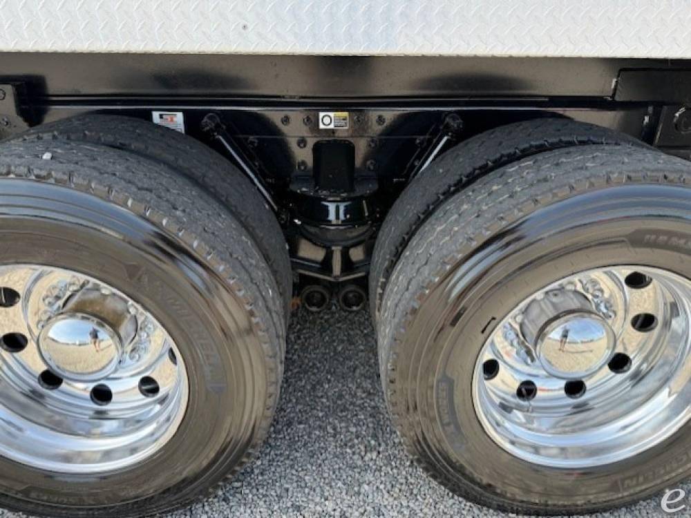2025 Kenworth T880