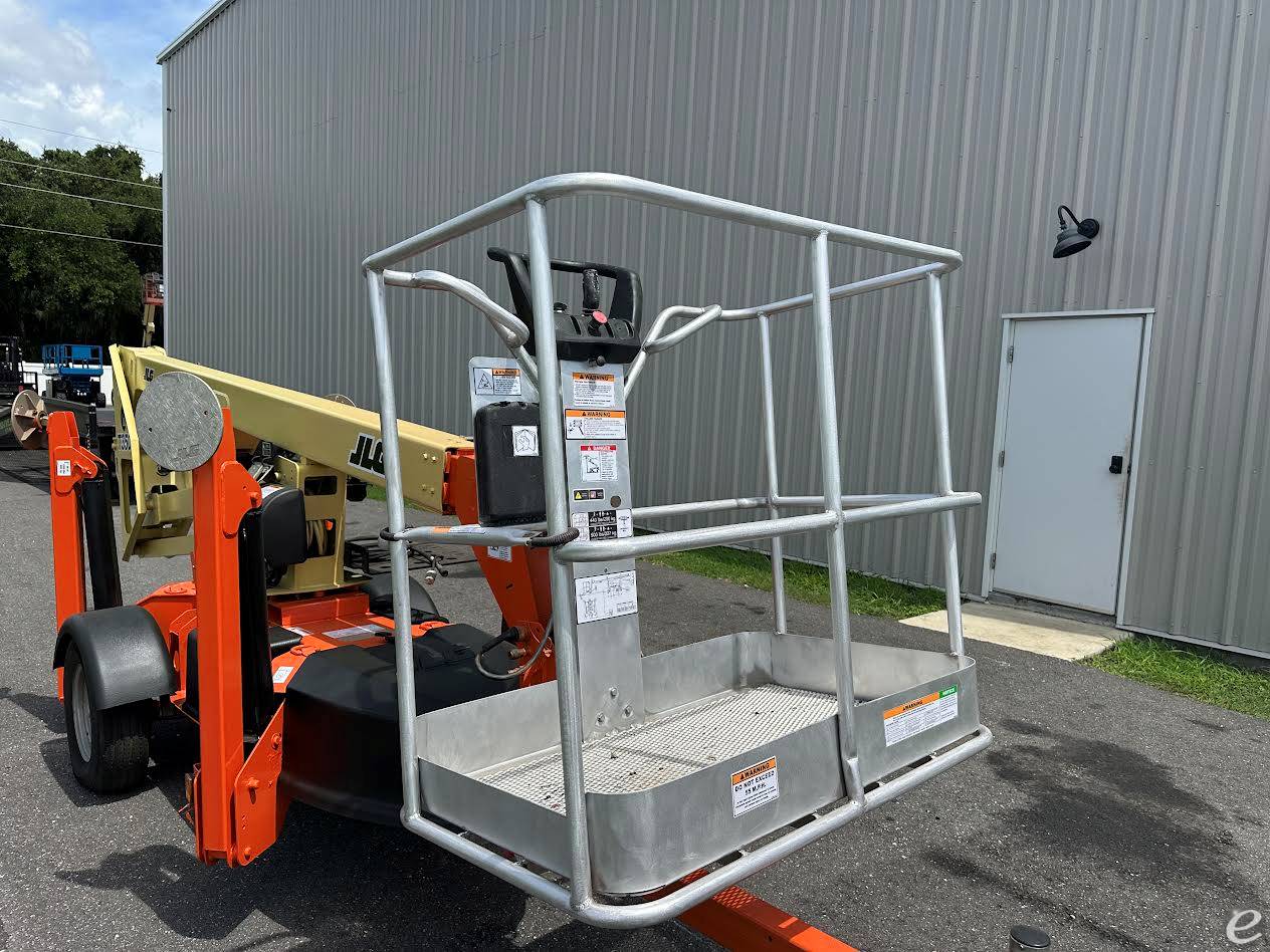 2017 JLG T350