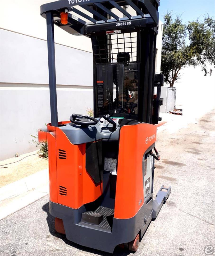 2005 Toyota 7BRU18 Electric Reach Truck - 123Forklift