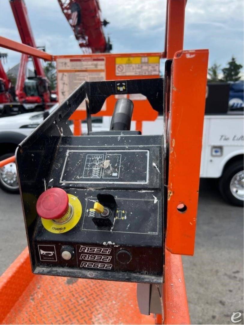 2021 JLG R1932i