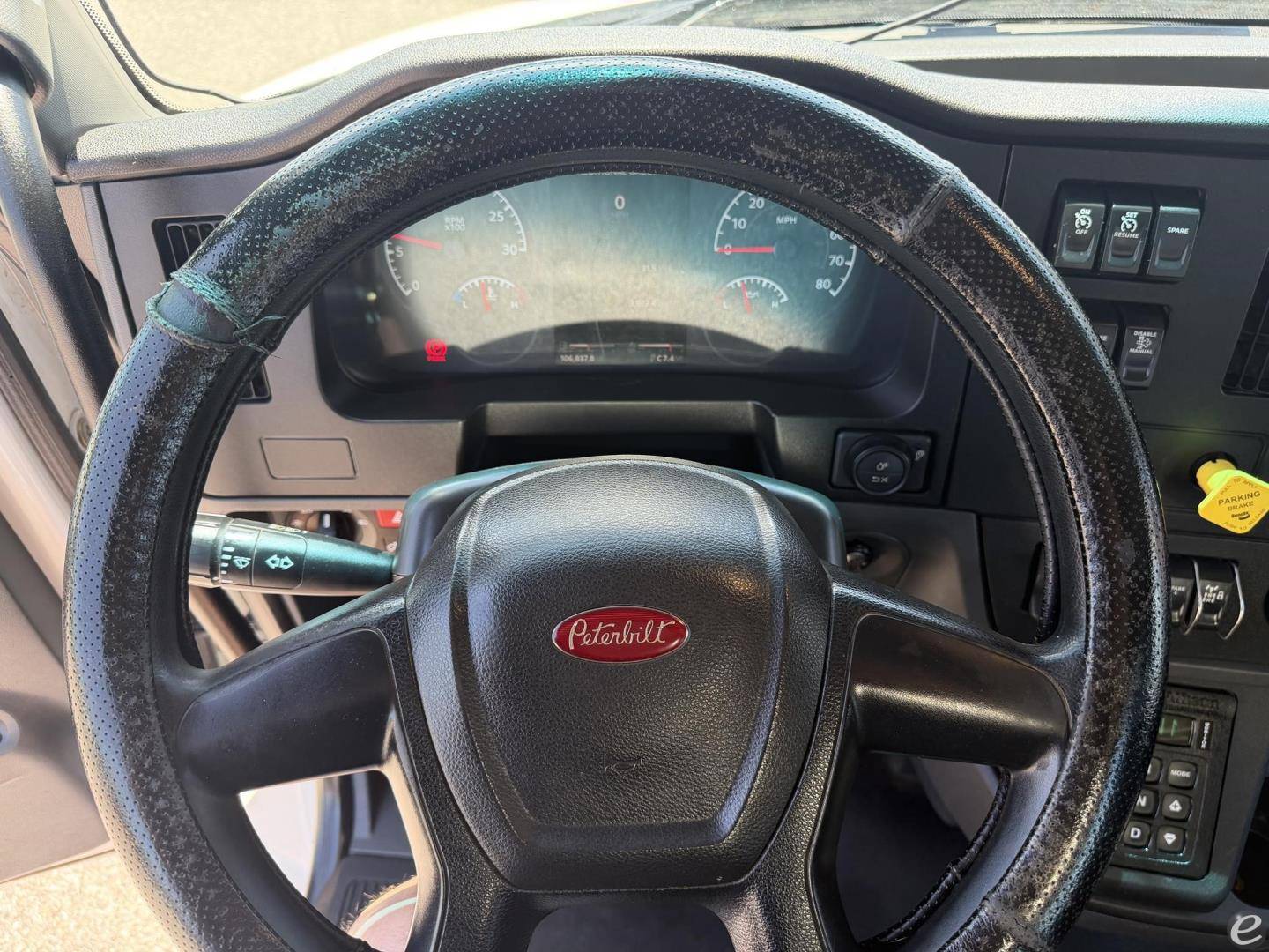 2023 Peterbilt 548