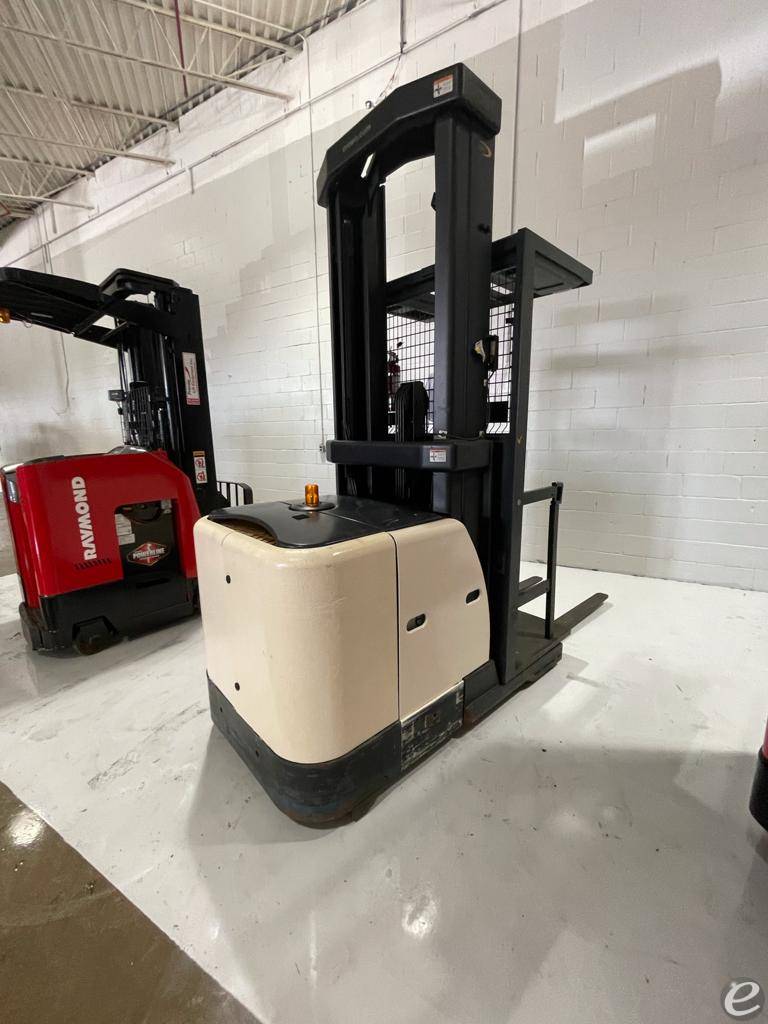 2004 Crown SP3220-30 Electric Order Picker - 123Forklift
