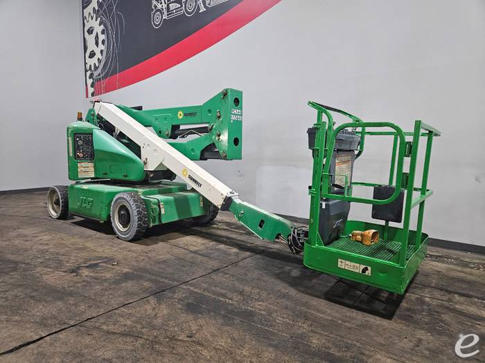 2014 JLG E400AN