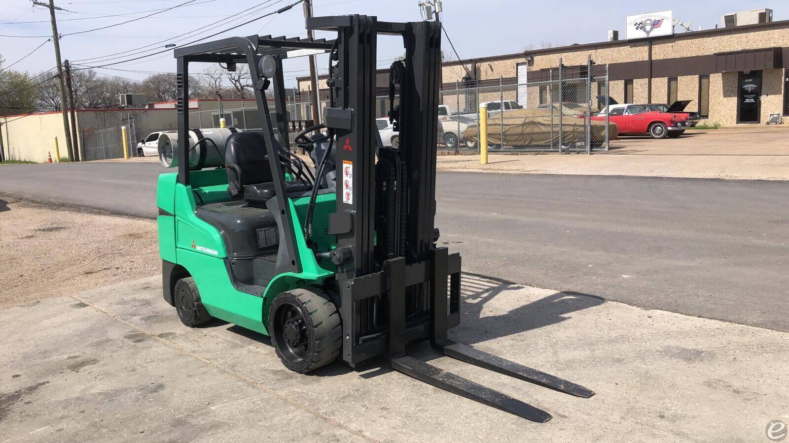2016 Mitsubishi FGC30N