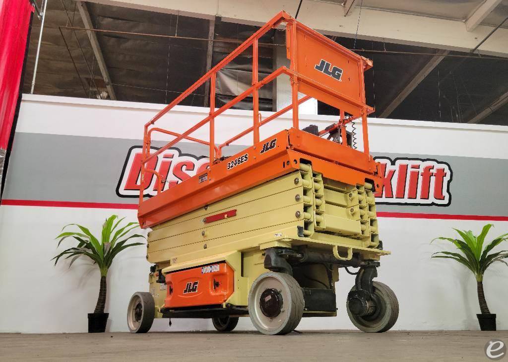 2018 JLG 3246ES
