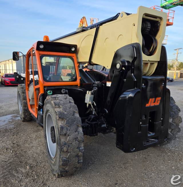 2019 JLG 1055