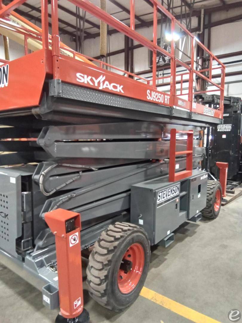 2017 Skyjack SJ9250RT