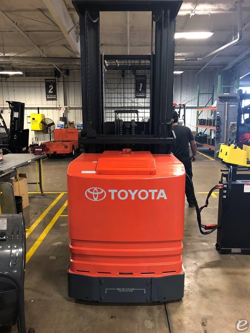 2012 Toyota 7BPUE15 Electric Order Picker - 123Forklift