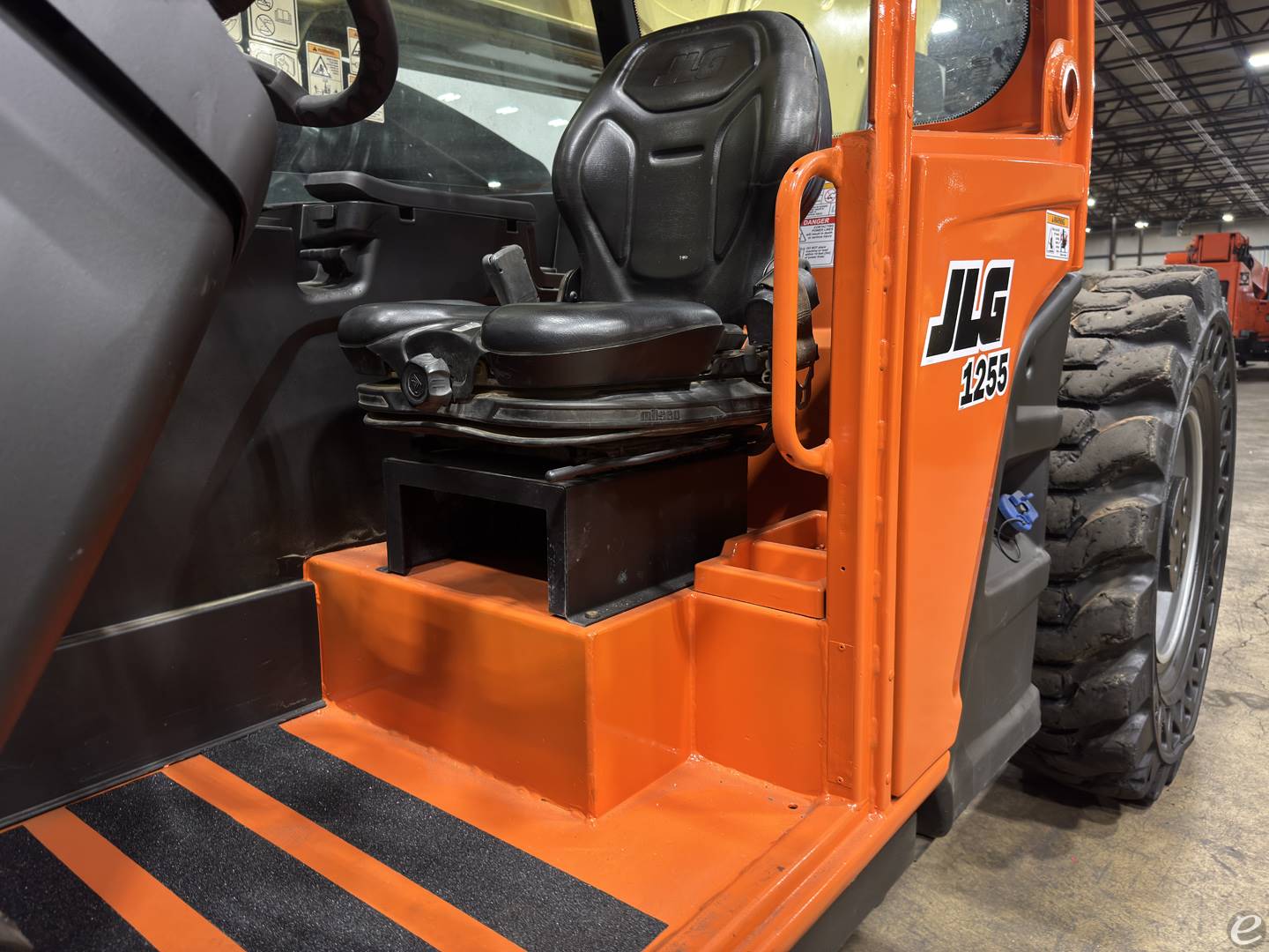 2017 JLG 1255