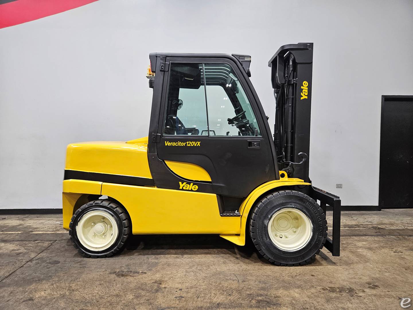 2017 Yale GDP120VX