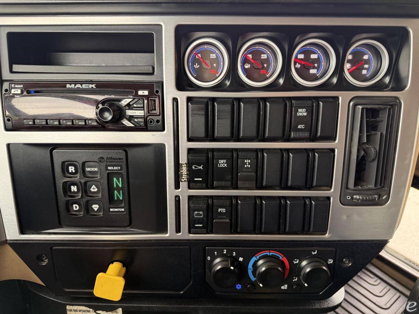 2020 Mack GRANITE 64FR