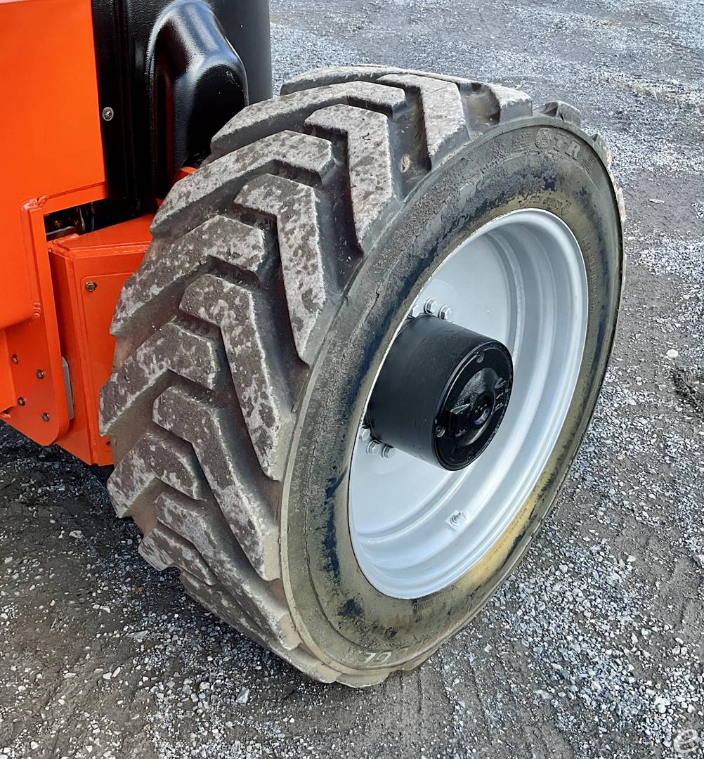 2014 JLG 1250AJP