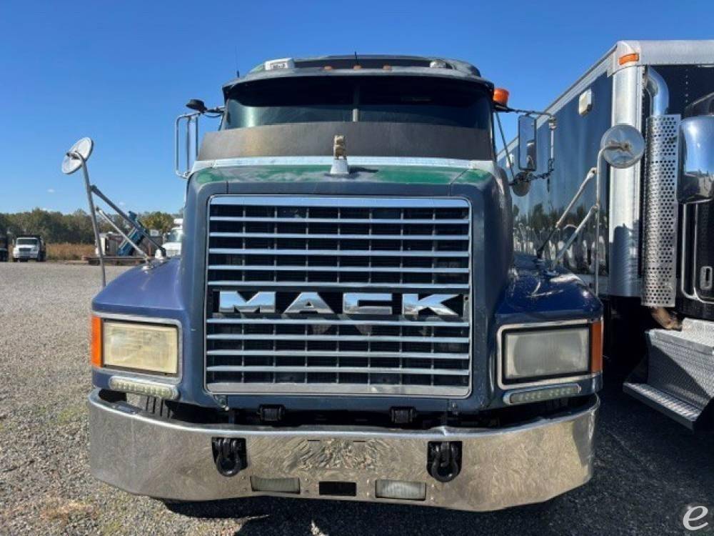 1999 Mack CH613