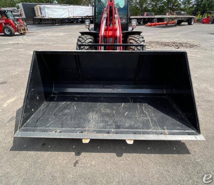 2023 Manitou 84