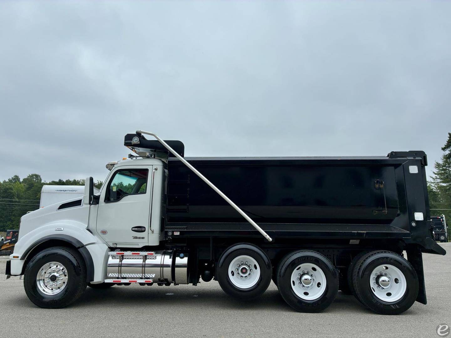 2025 Kenworth T880