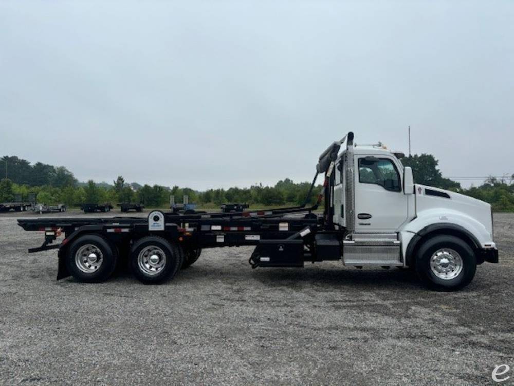 2024 Kenworth T880