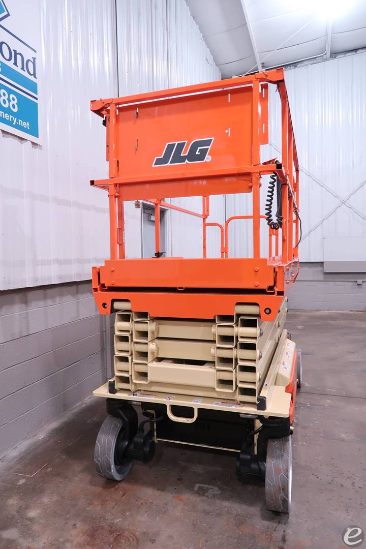 2015 JLG 3246ES
