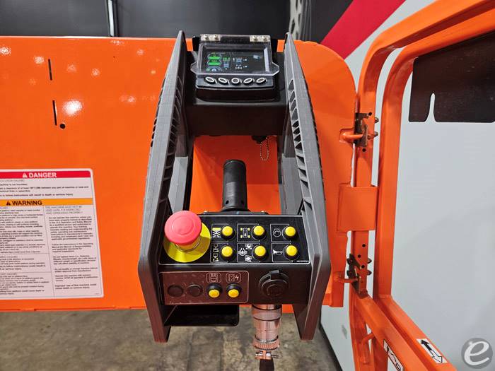 2025 JLG RT2669