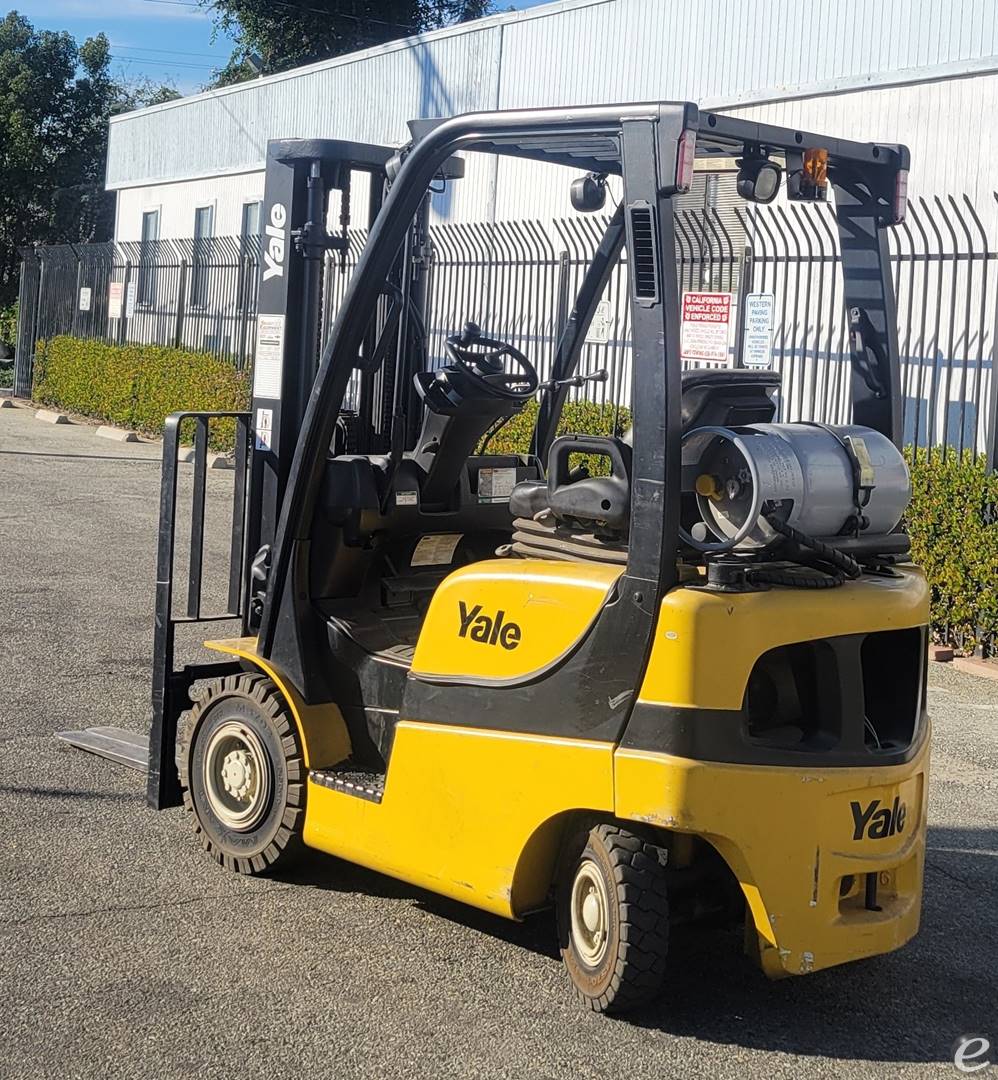 2016 Yale GLP030VXNRSE084
