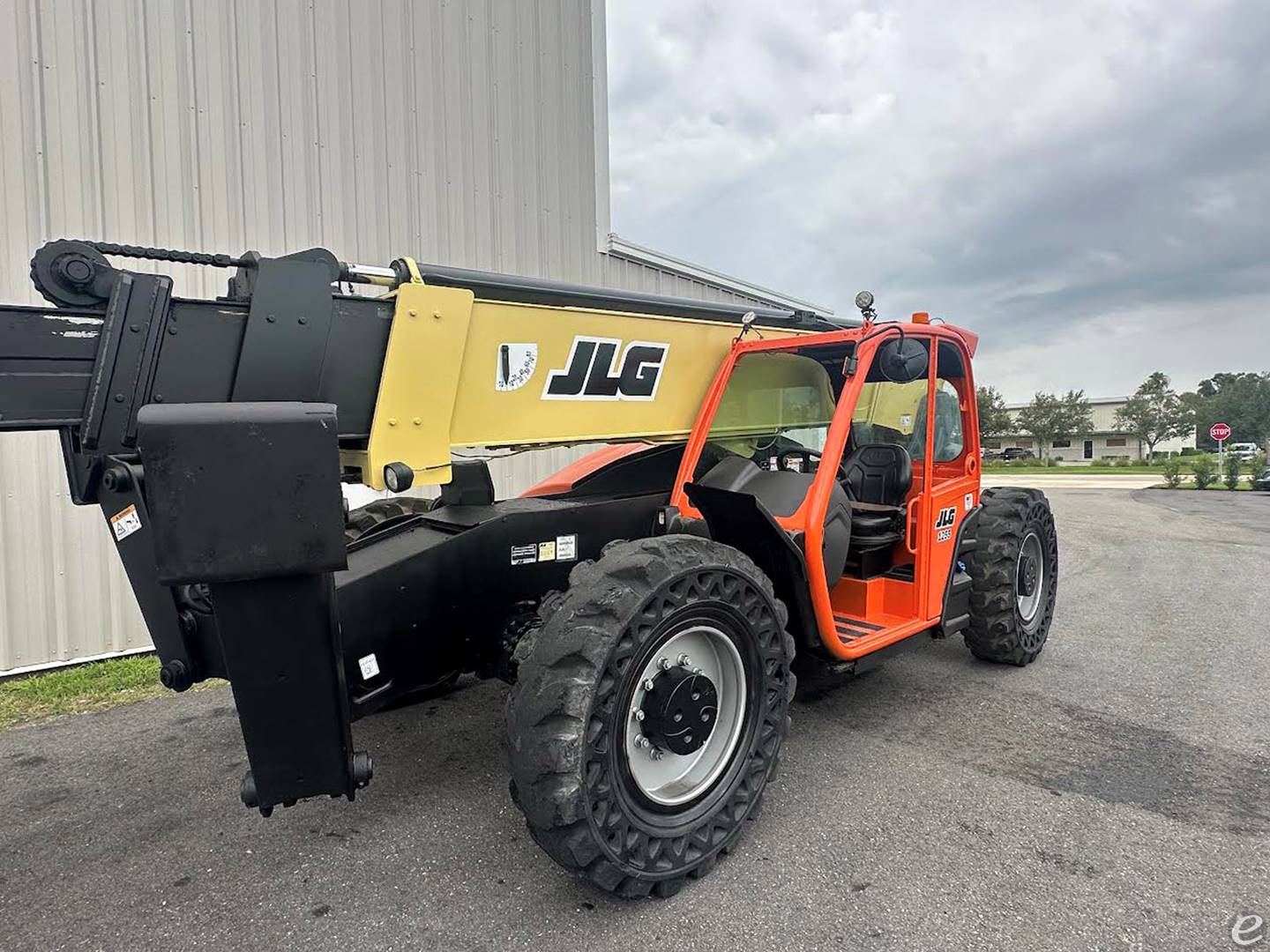 2016 JLG 1255