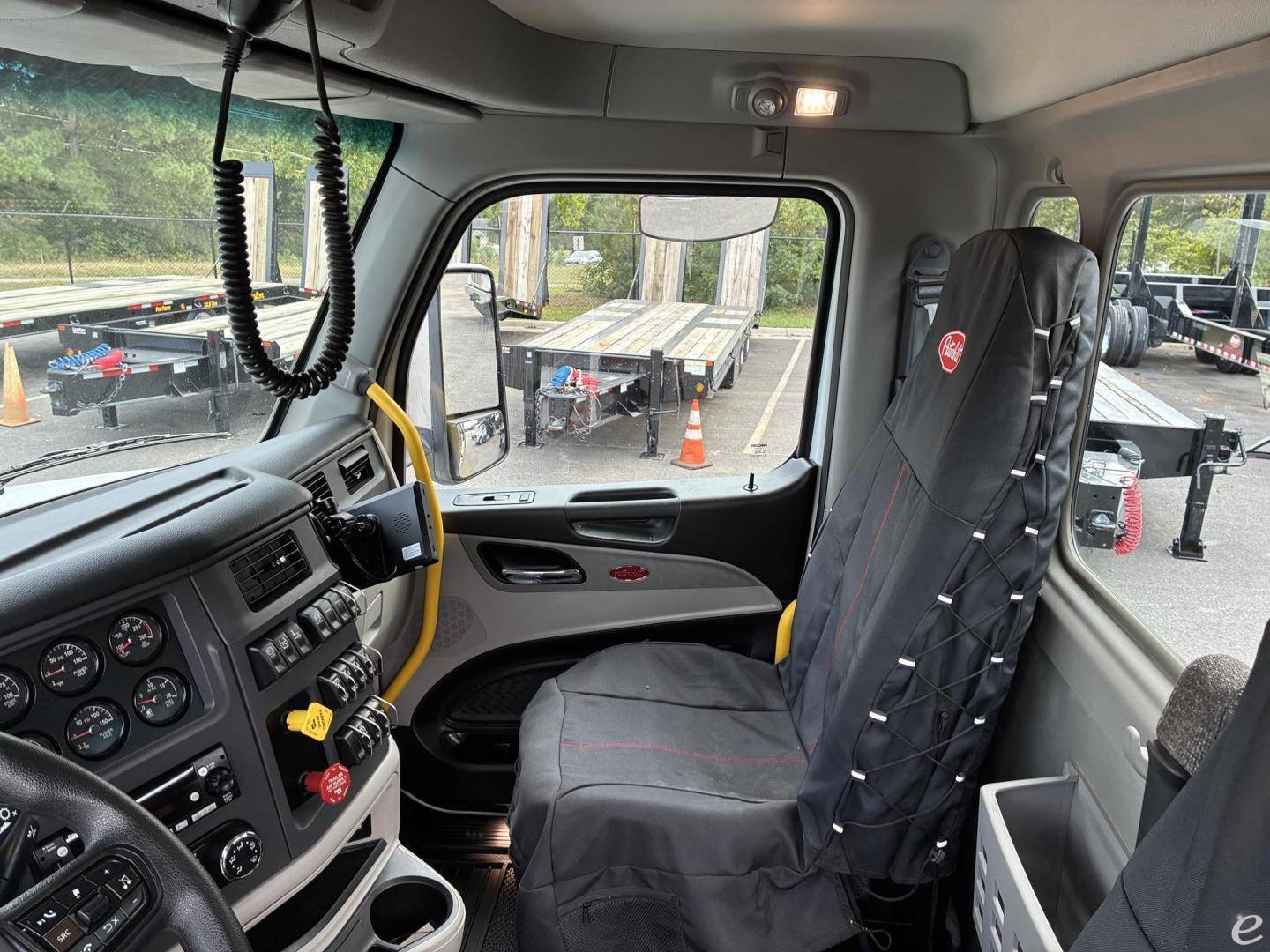 2025 Peterbilt 567