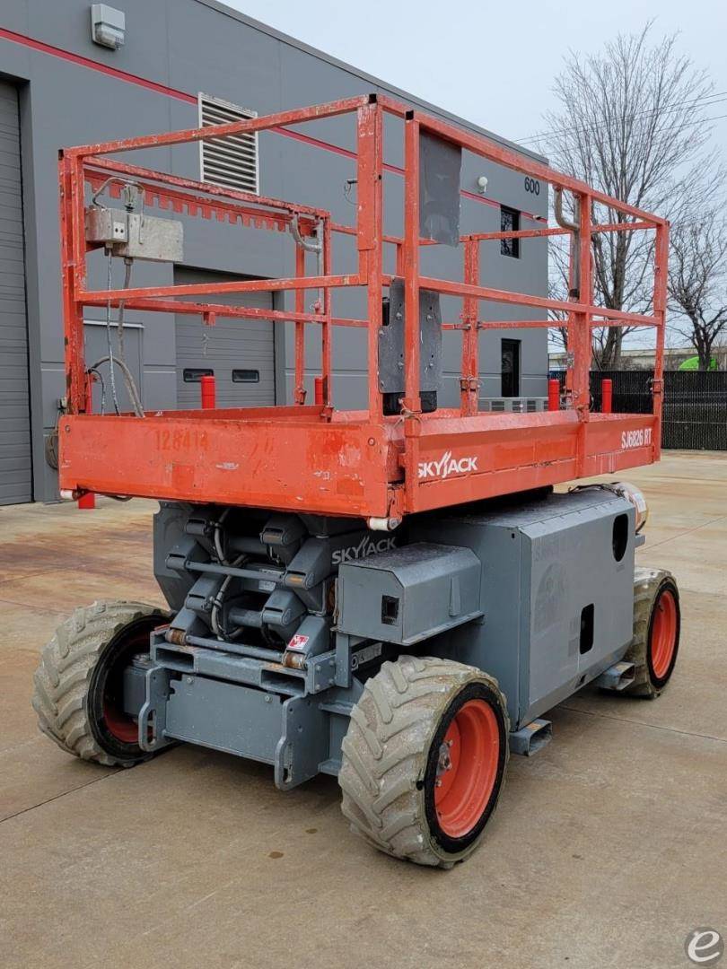 2014 Skyjack SJ6826RT Dual Fuel Scissor Lift - 123Forklift