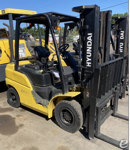 2015 Diesel Hyundai 25d 9 Pneumatic Tire 4 Wheel Sit Down 