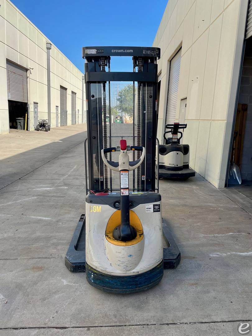 2018 Crown SX3000-40 Electric Forklift - 123Forklift