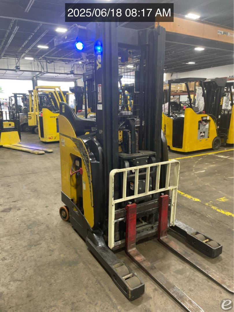 2011 Yale NR040DA