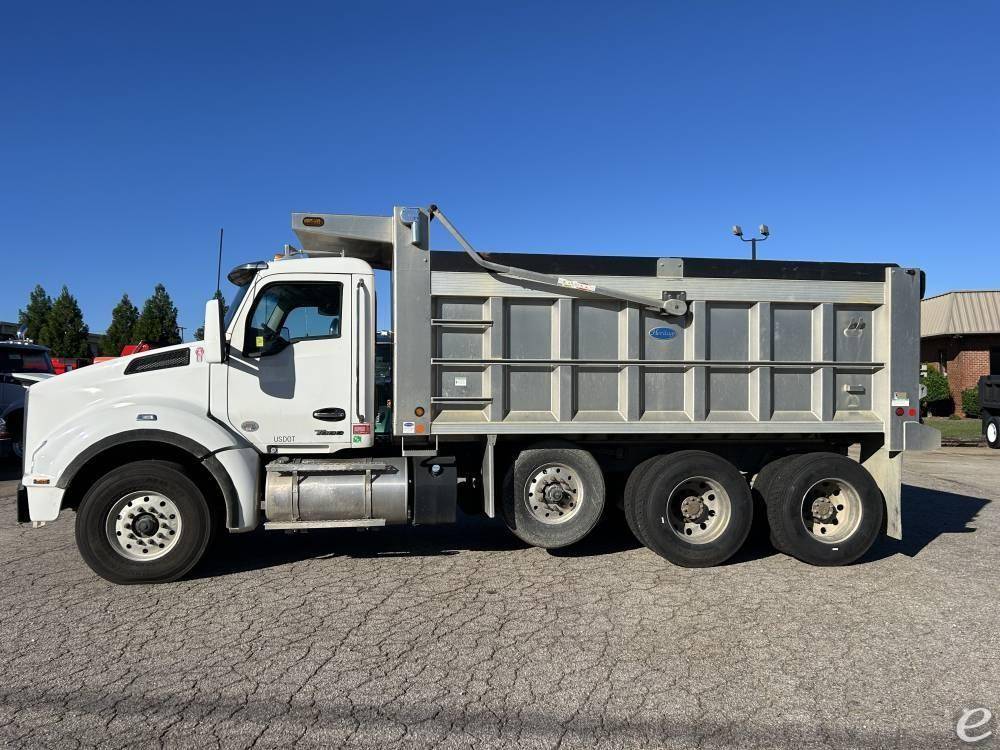 2024 Kenworth T880