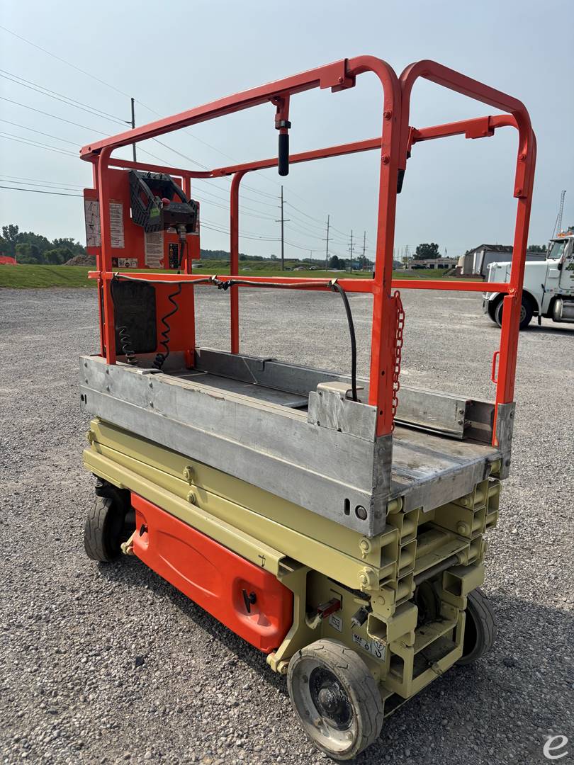 2010 JLG 1930ES