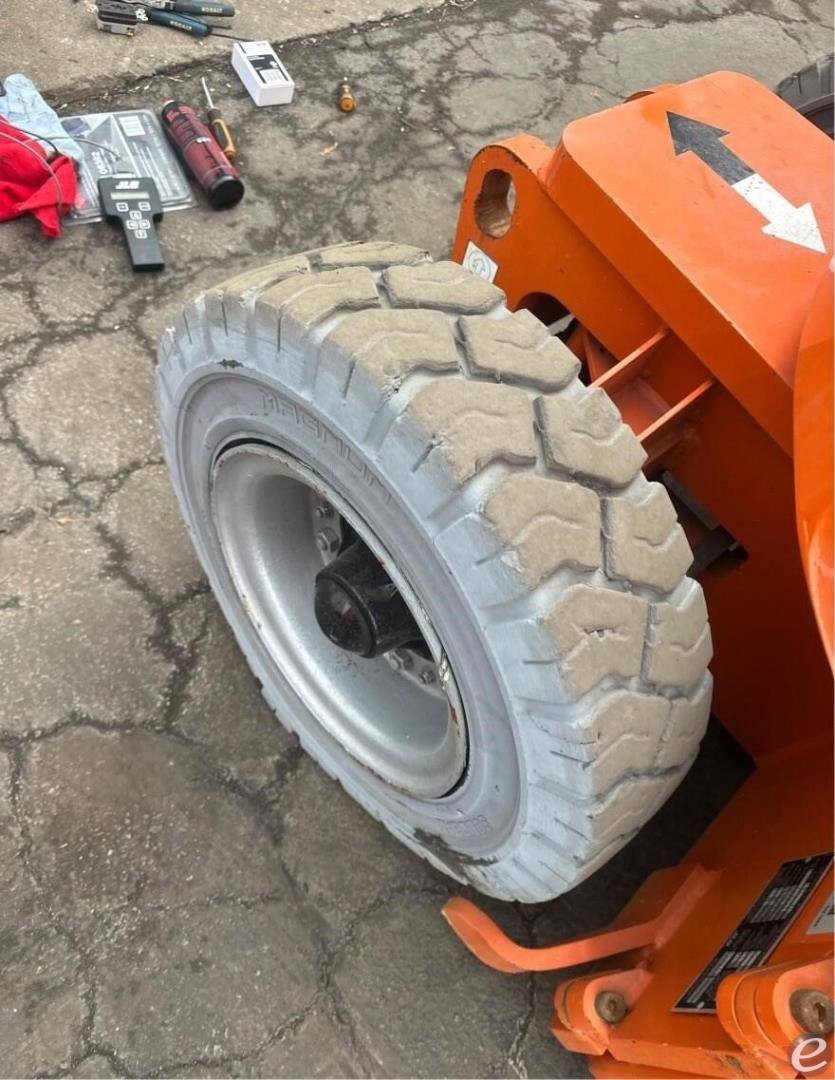 2015 JLG E300AJP