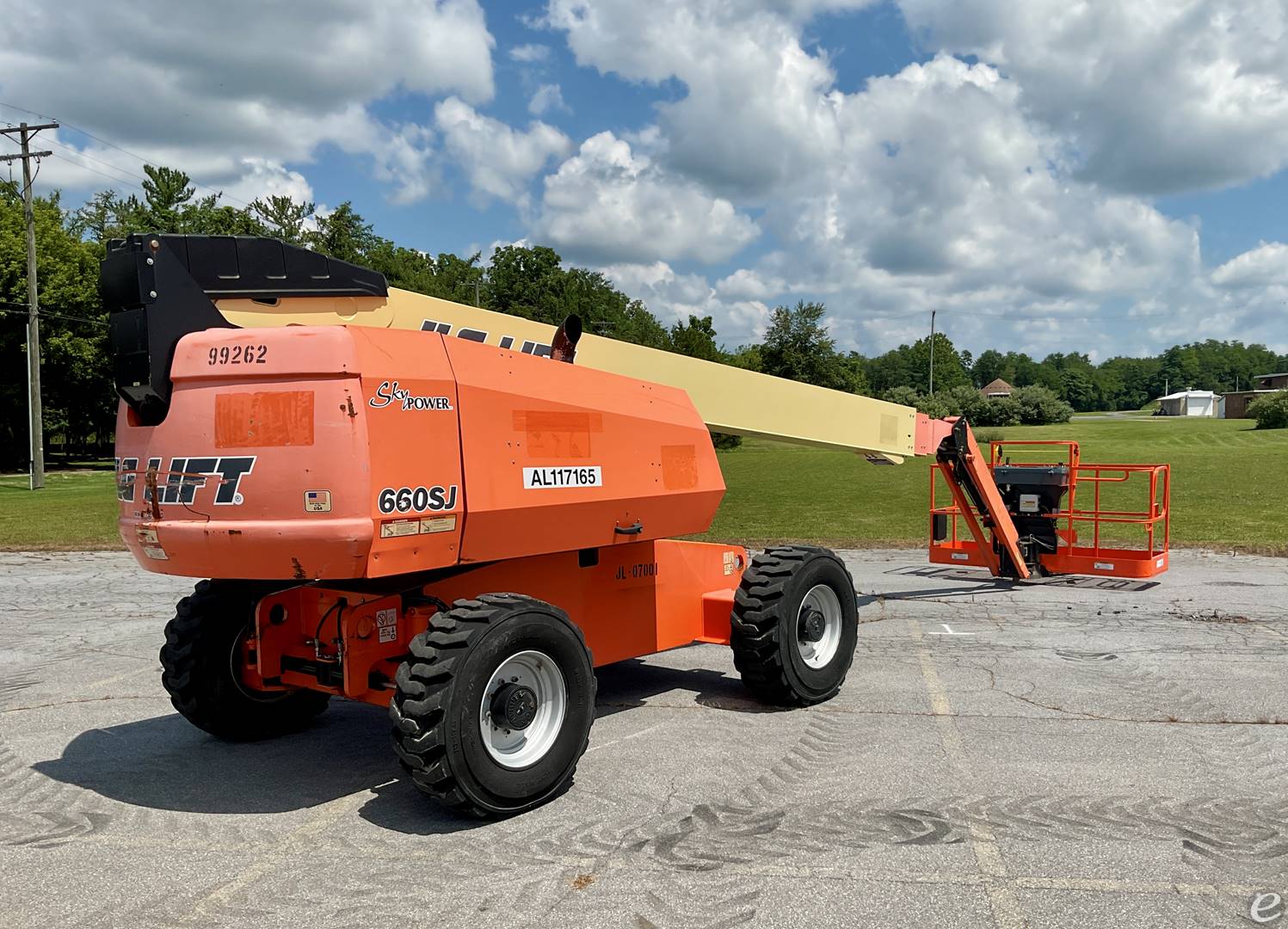 2017 JLG 660SJ