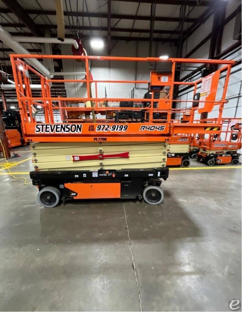 2022 JLG R4045
