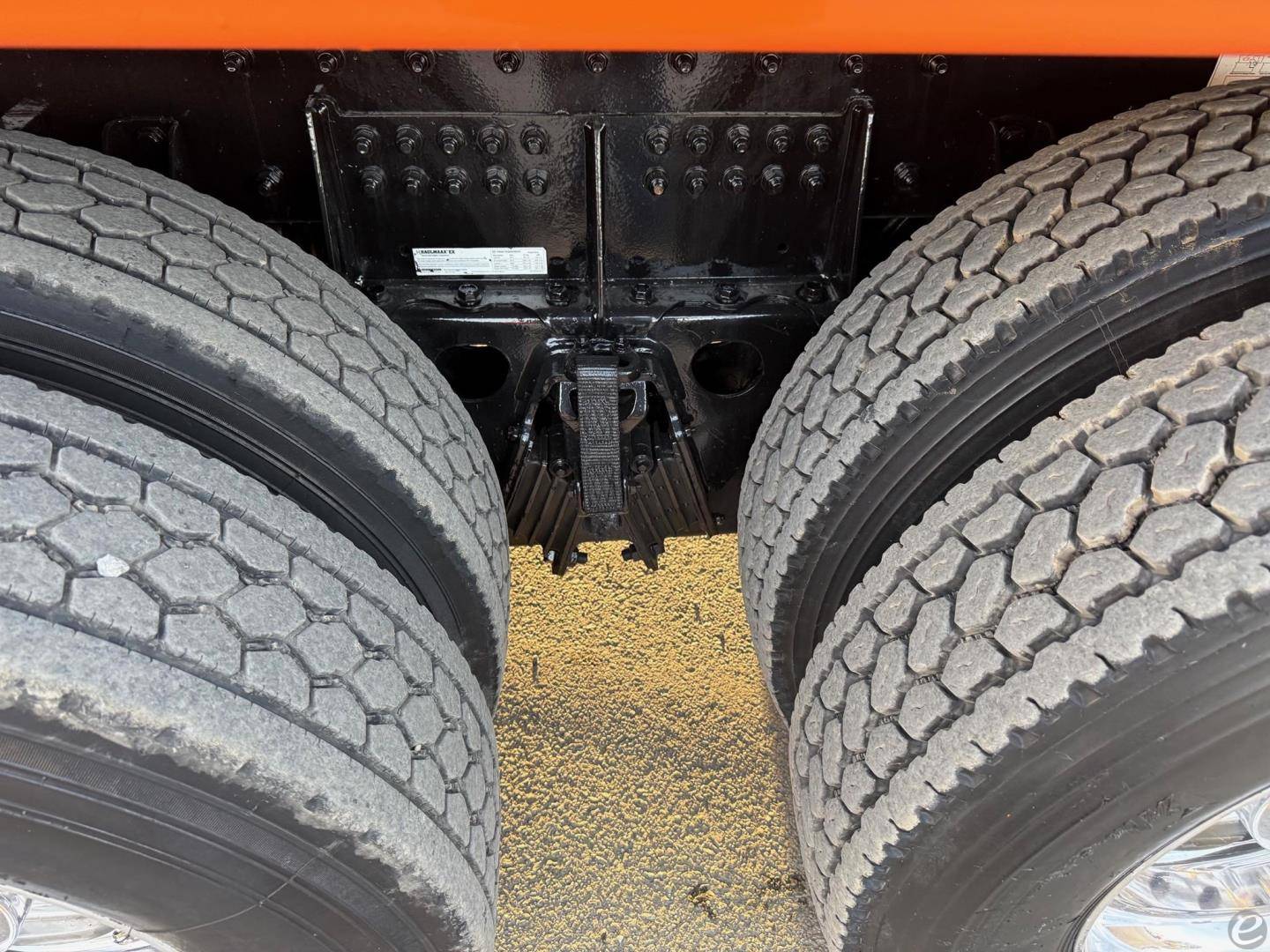 2023 Kenworth T880