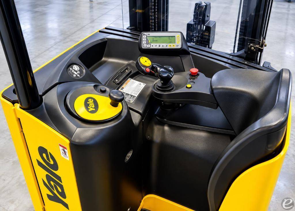 2019 Yale NR045EB