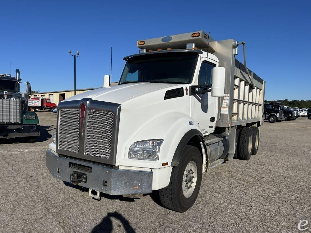 2024 Kenworth T880