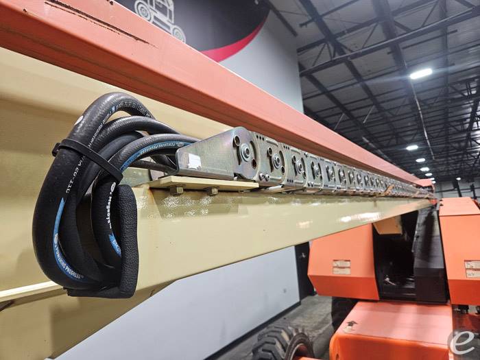 2017 JLG 660SJ