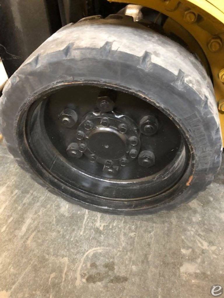 2004 Mitsubishi FGC25N