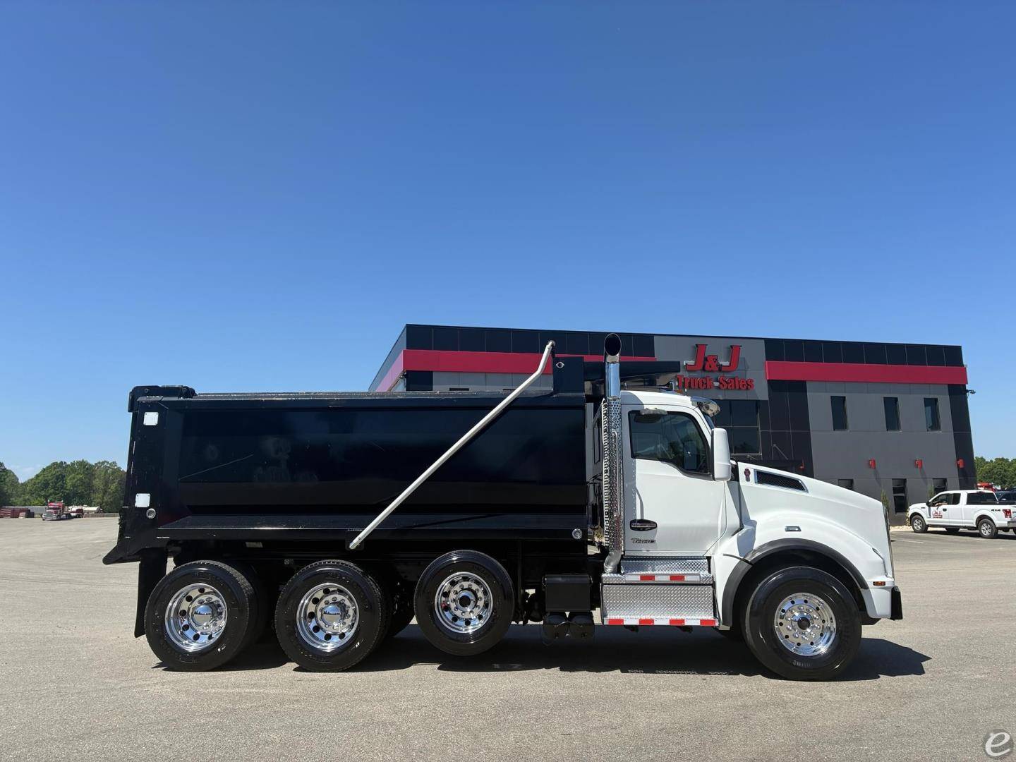 2025 Kenworth T880