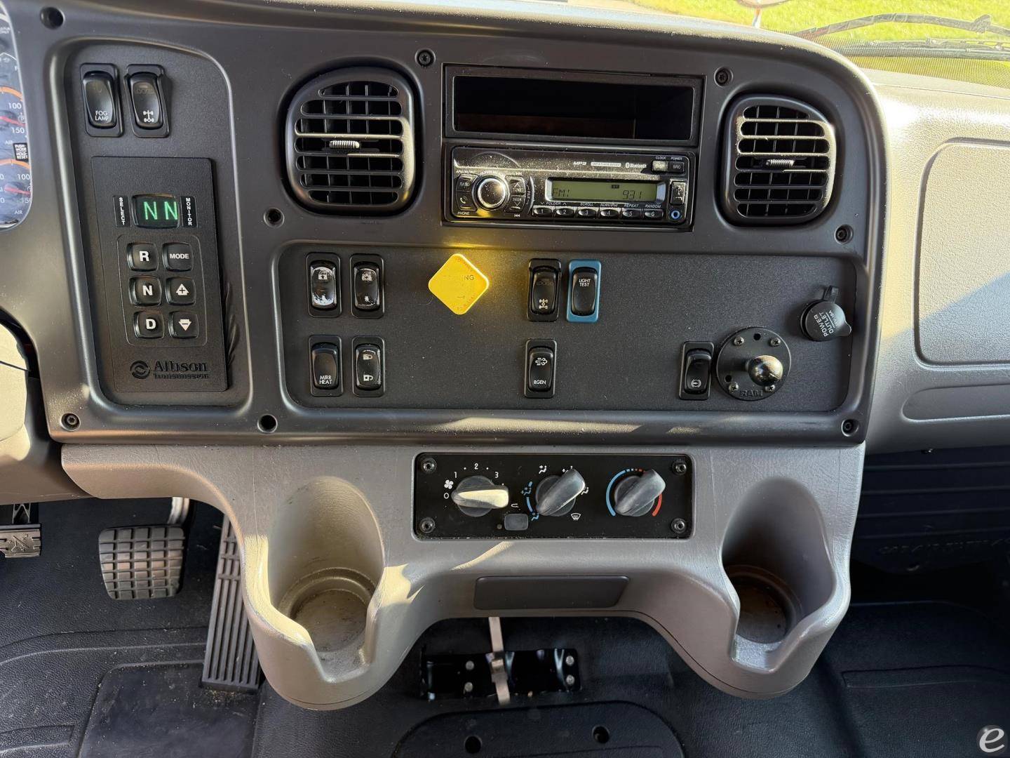 2017 Freightliner BUSINESS CLASS M2 106